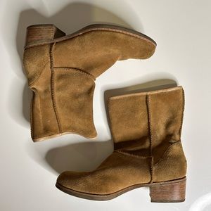 UGGs Cyrinda Medium Brown Suede Ankle Boots Size 8